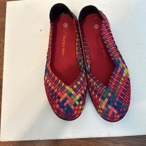 bernie mev. Red and Blue Flats for Everyday Elegance